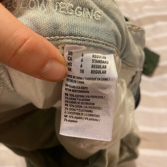 American Eagle Light Washed Ripped Skinny Jeans Size 6 - Picture 3 of 3